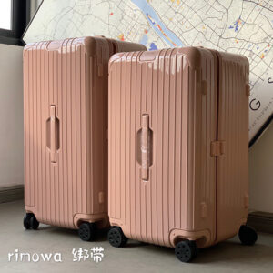 Чемодан Rimowa Essential Trunk — стильный и вместительный (1=2 объёма)