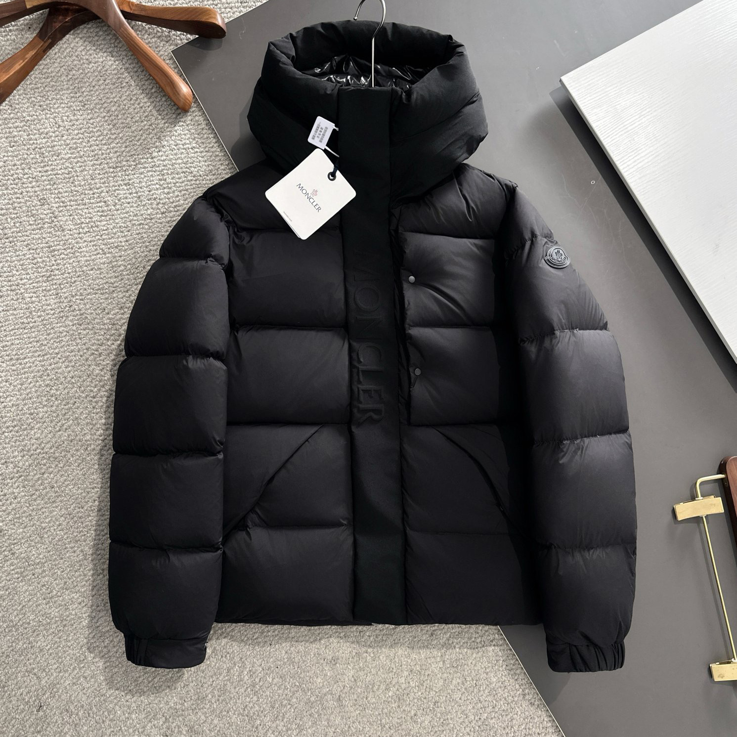 мужская короткая парка Moncler — премиум пуховик 90% утки, 50% восстановление